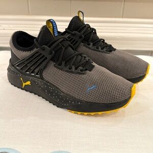 PUMA-Big Boys Pacer Future City Escape Sneaker, Black, Blue, Yellow Size 6.5